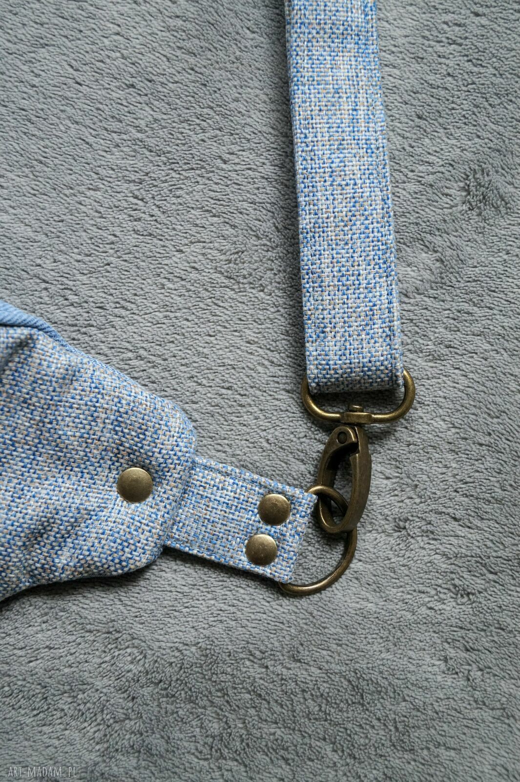Upcyklingowa nerka XXL na ukos z łączonych tkanin - jeans i melanż