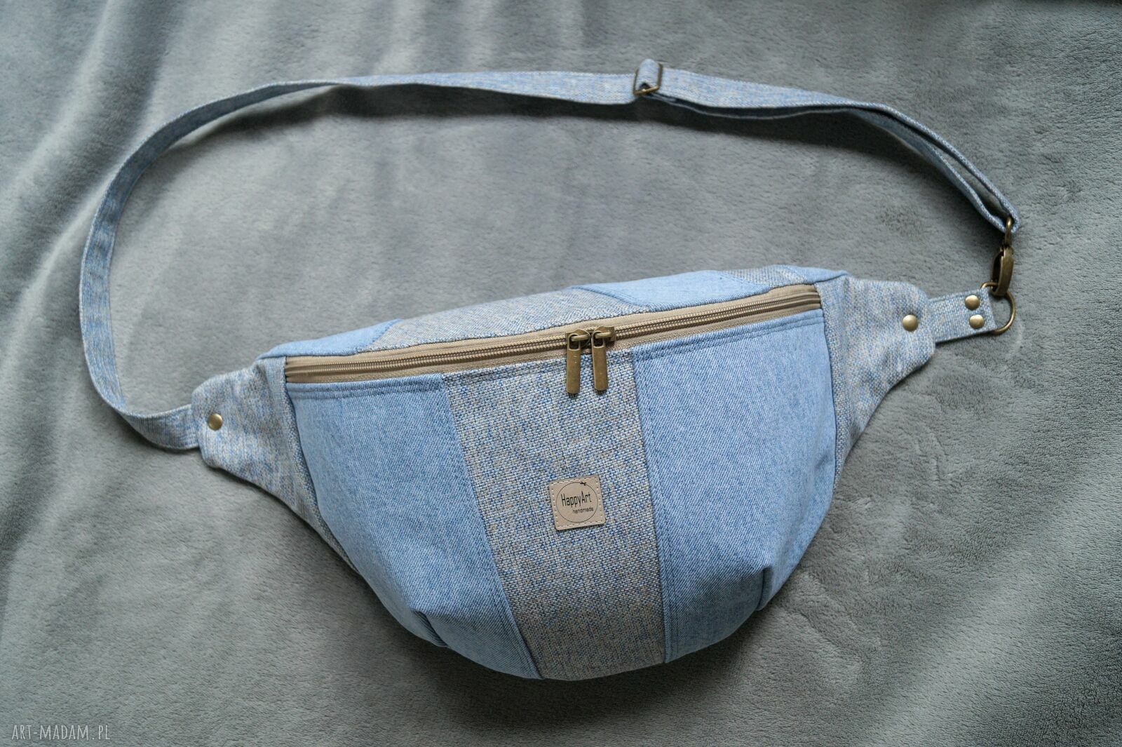 Upcyklingowa nerka XXL na ukos z łączonych tkanin - jeans i melanż