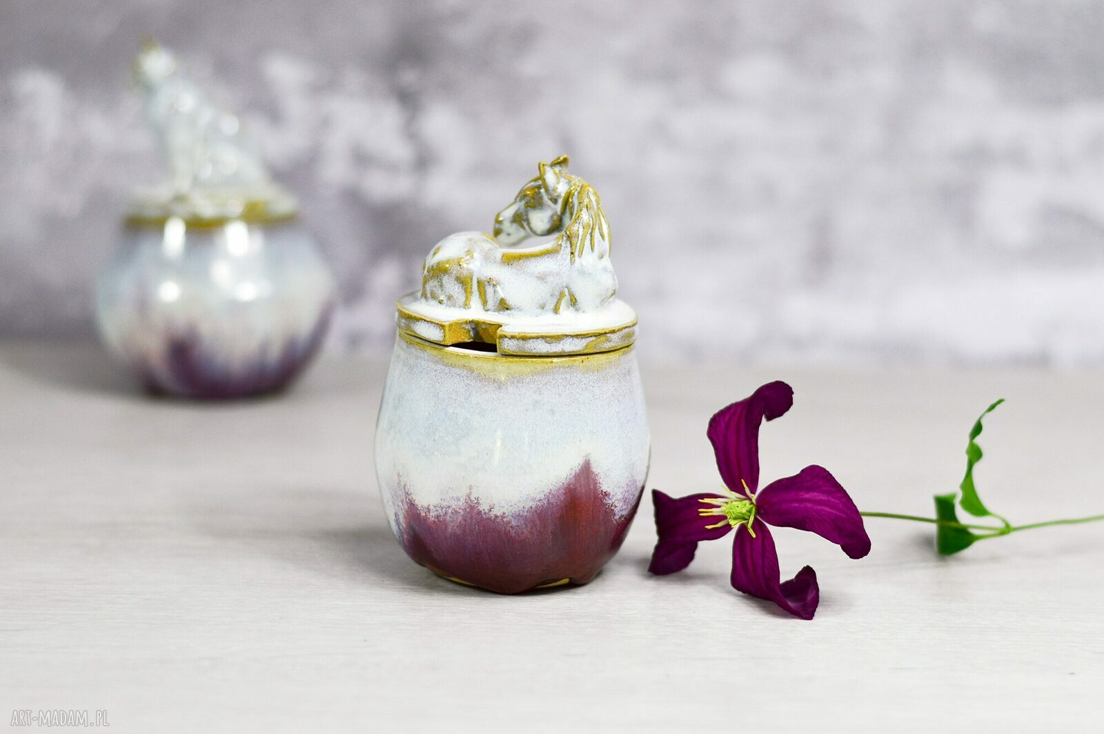 Urocza cukiernica ceramiczna z koniem - rękodzieło na prezent (ok. 200 ml)