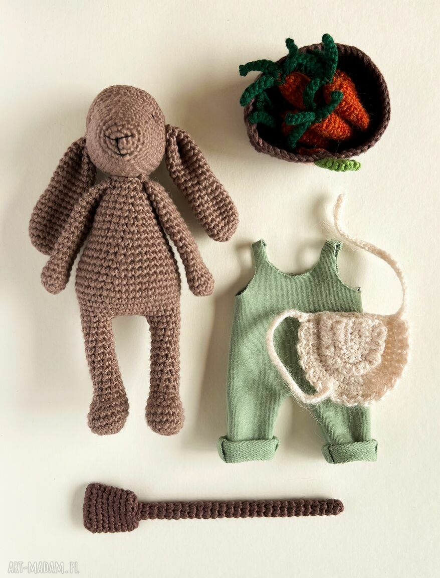 Urocze szydełkowe króliczki z ogrodowymi skarbami - zestaw amigurumi