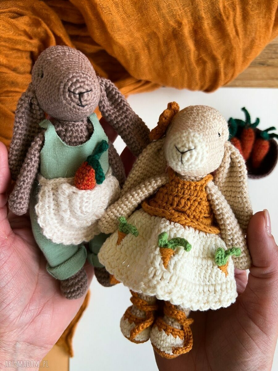 Urocze szydełkowe króliczki z ogrodowymi skarbami - zestaw amigurumi