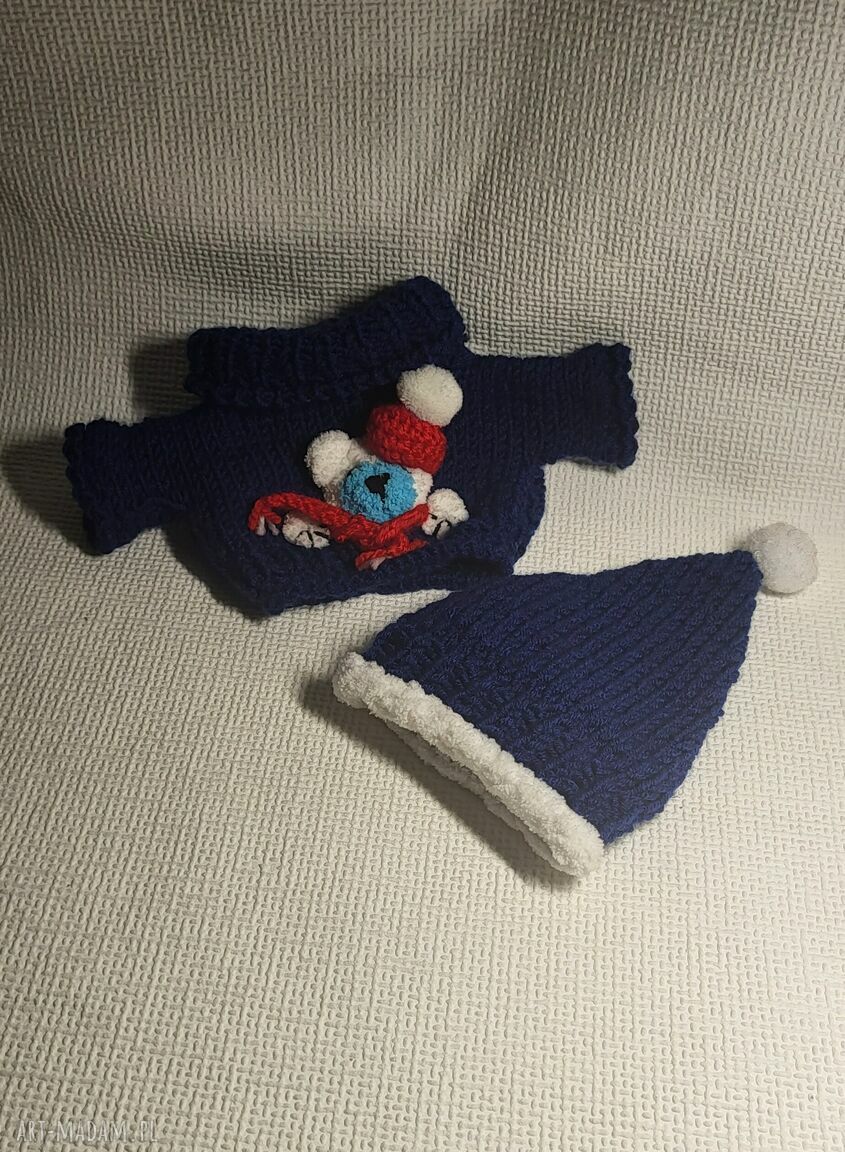 Uroczy miś na szydełku w zimowym sweterku i czapce - handmade przytulanka dla dziecka