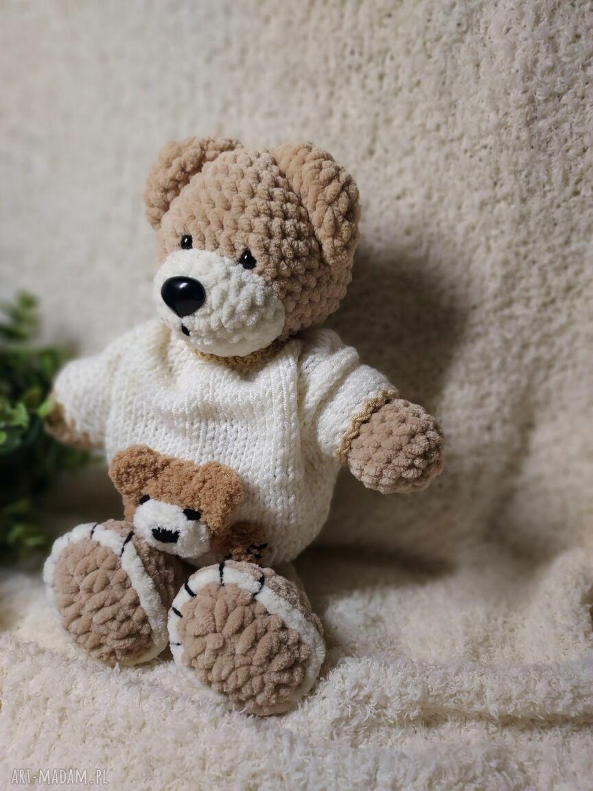 Uroczy pluszak miś w sweterku i czapce Hug Me Collection