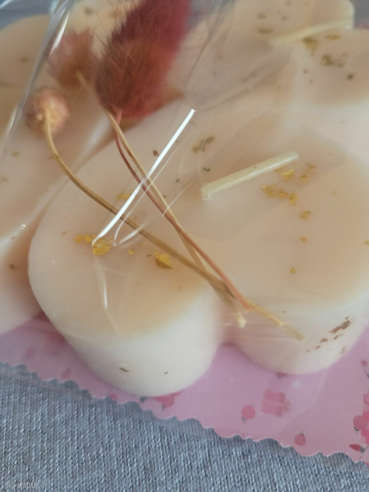 Uroczy zestaw świec sojowych handmade w kształcie serduszek - prezent dla niej