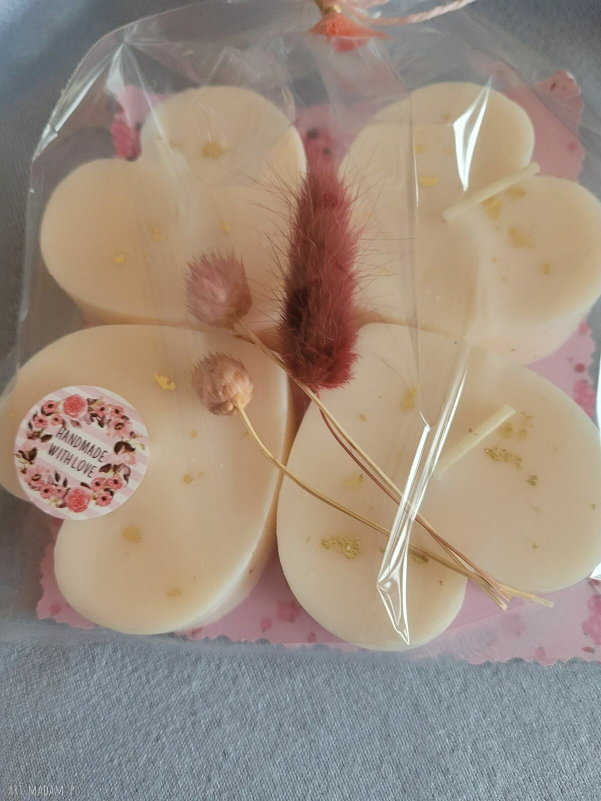 Uroczy zestaw świec sojowych handmade w kształcie serduszek - prezent dla niej