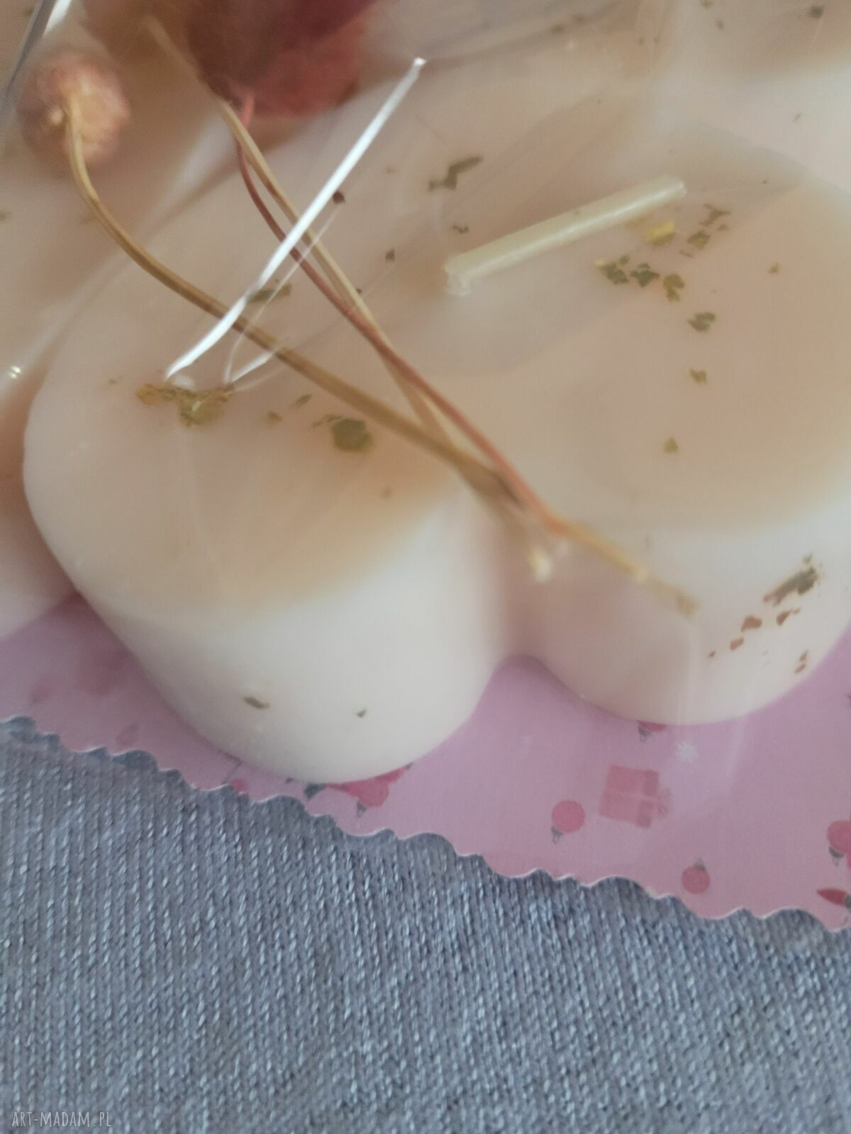 Uroczy zestaw świec sojowych handmade w kształcie serduszek - prezent dla niej