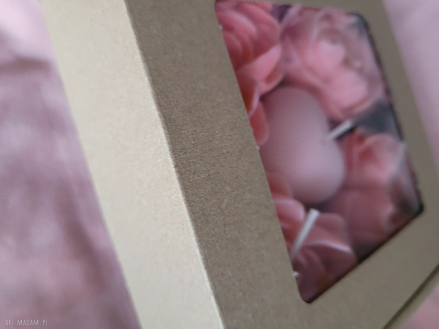 Uroczy zestaw upominkowy ze świec handmade w romantycznym boxie