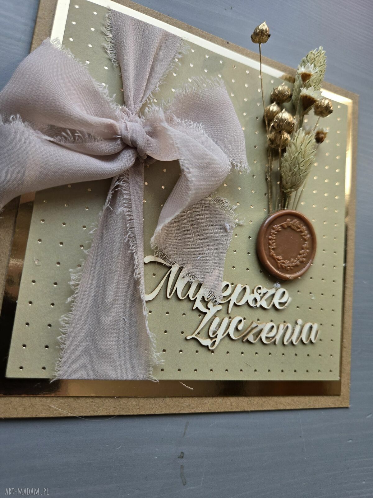 Kartka urodzinowa Boho z suszonymi kwiatami i kokardą