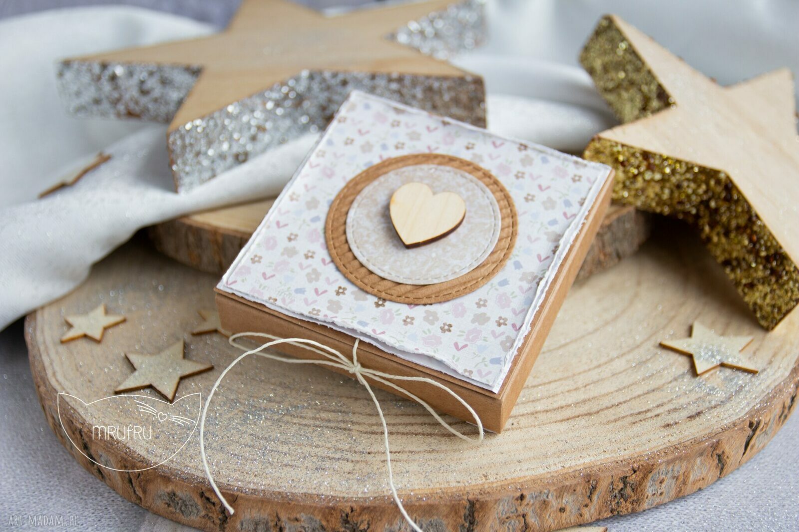 scrapbooking kartki: Pudełeczko z kartką pełne uczuć i słów. Hand Made