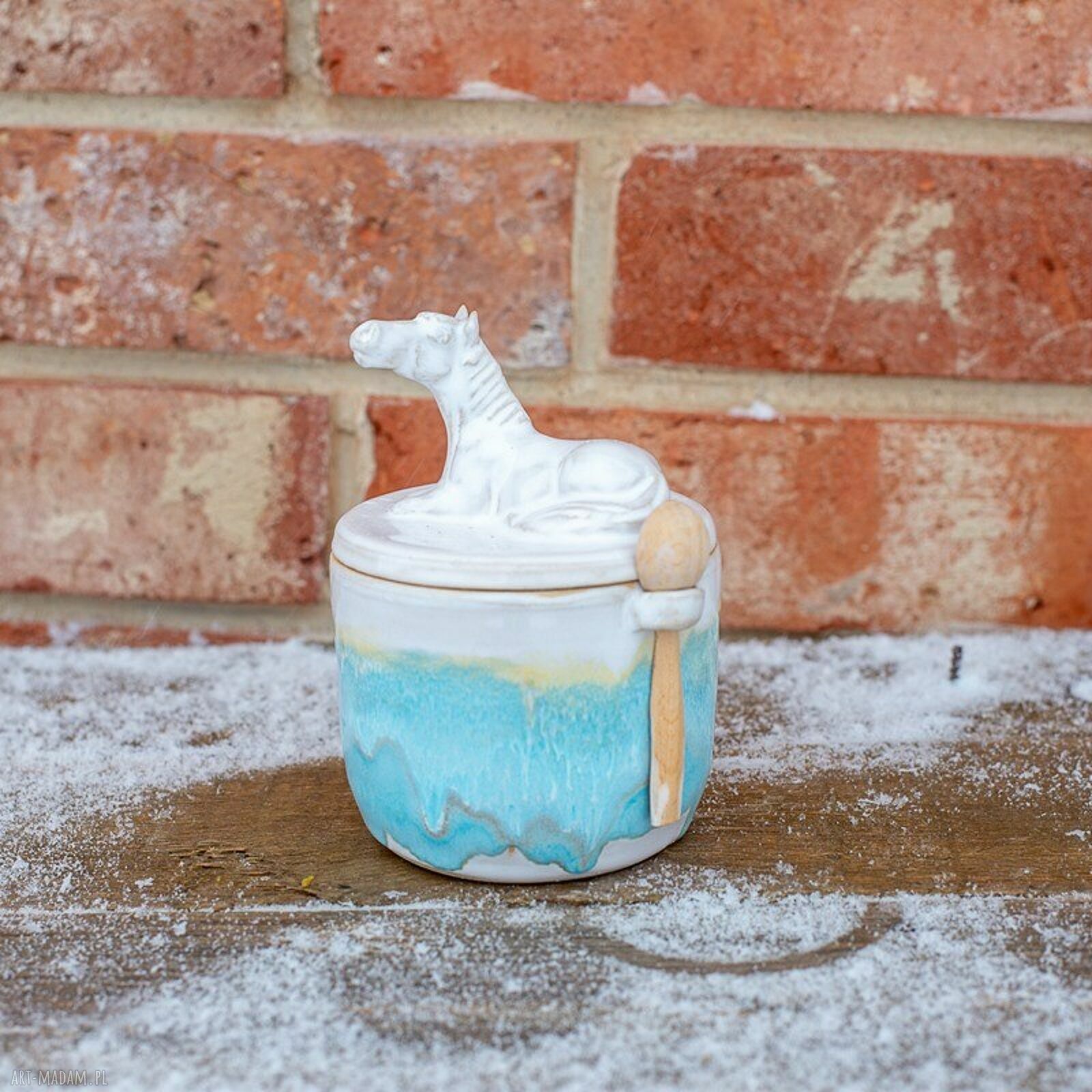 Urokliwa cukiernica z koniem Baby Blue - prezent z łyżeczką