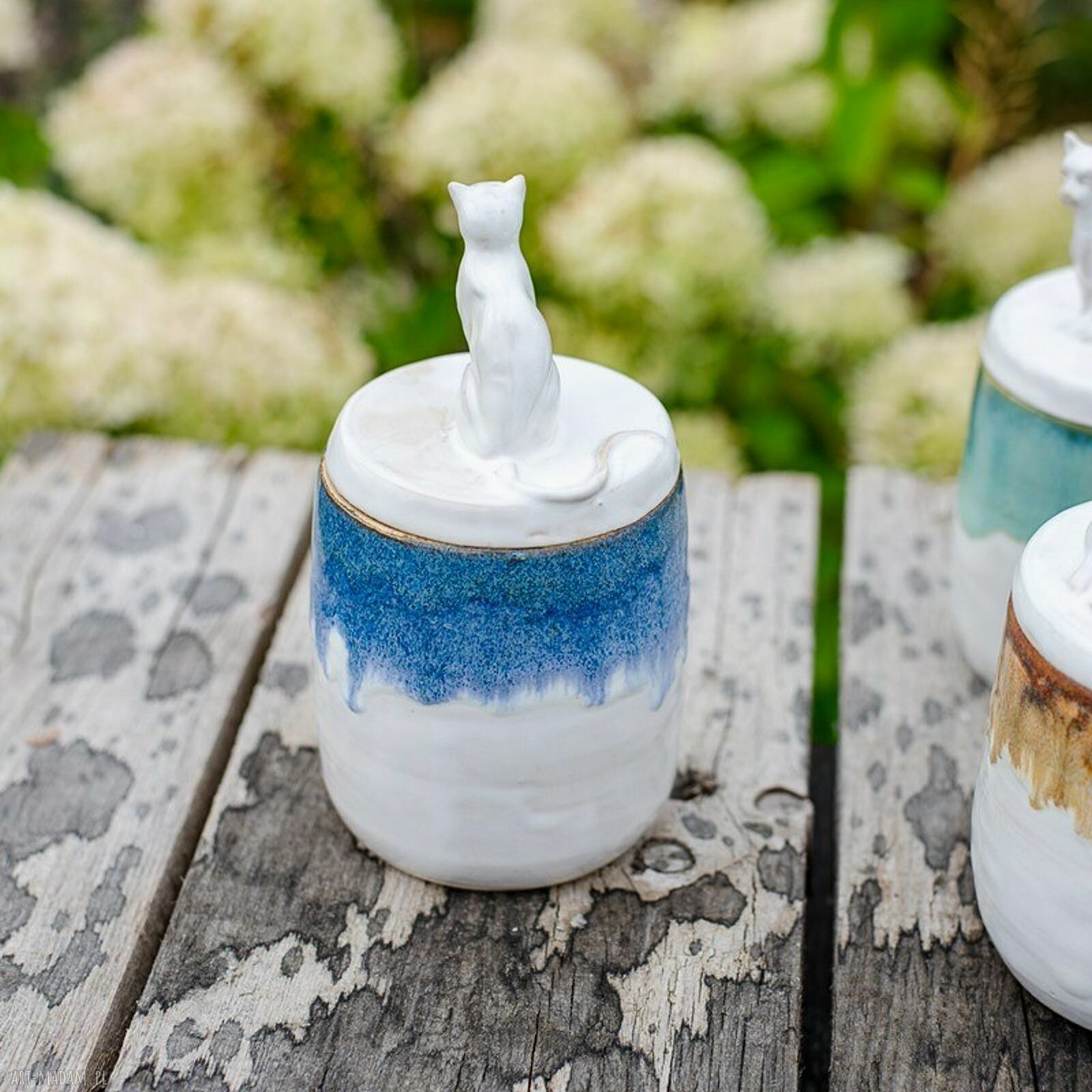 Urokliwa ceramiczna cukiernica z kotem - rękodzieło