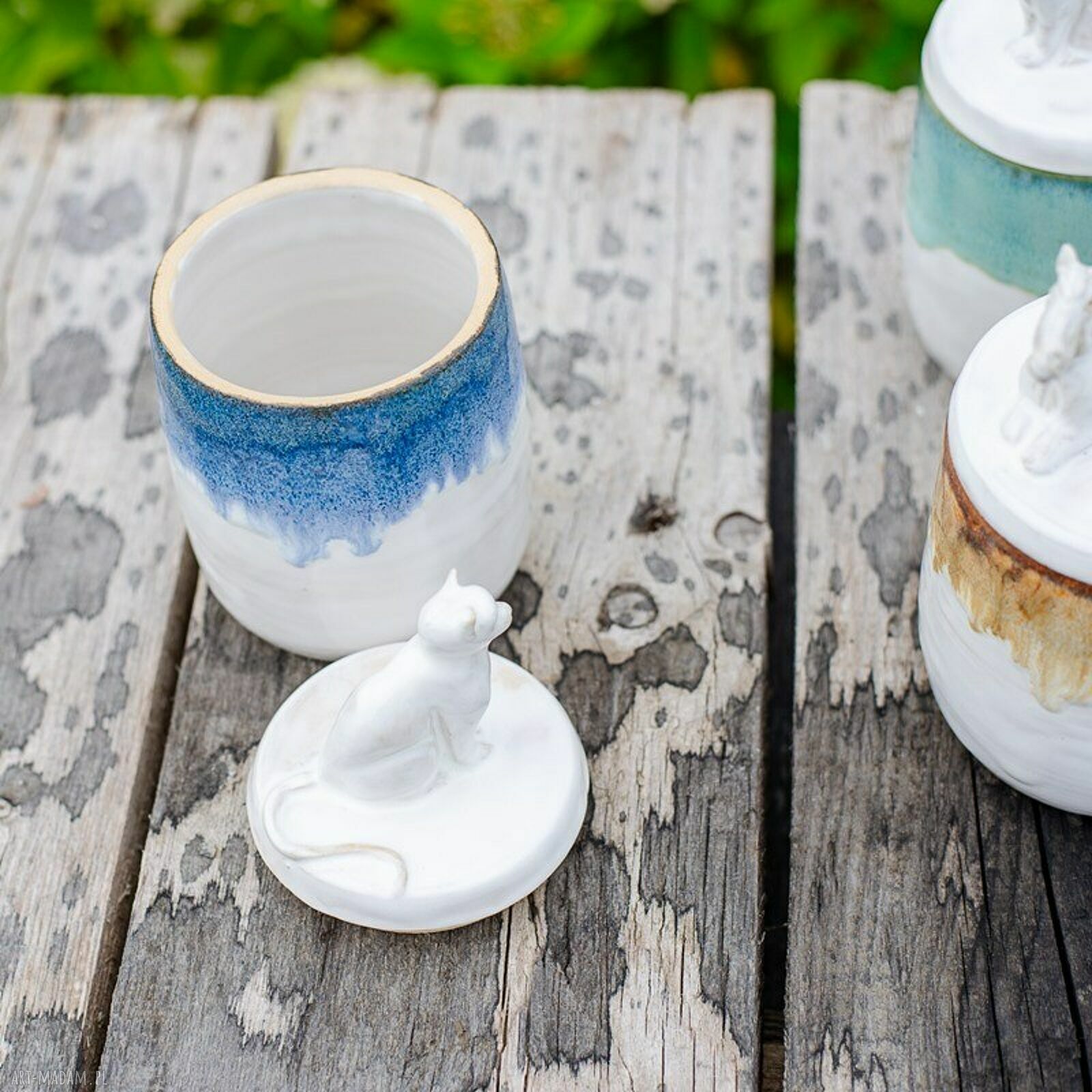 Urokliwa ceramiczna cukiernica z kotem - rękodzieło