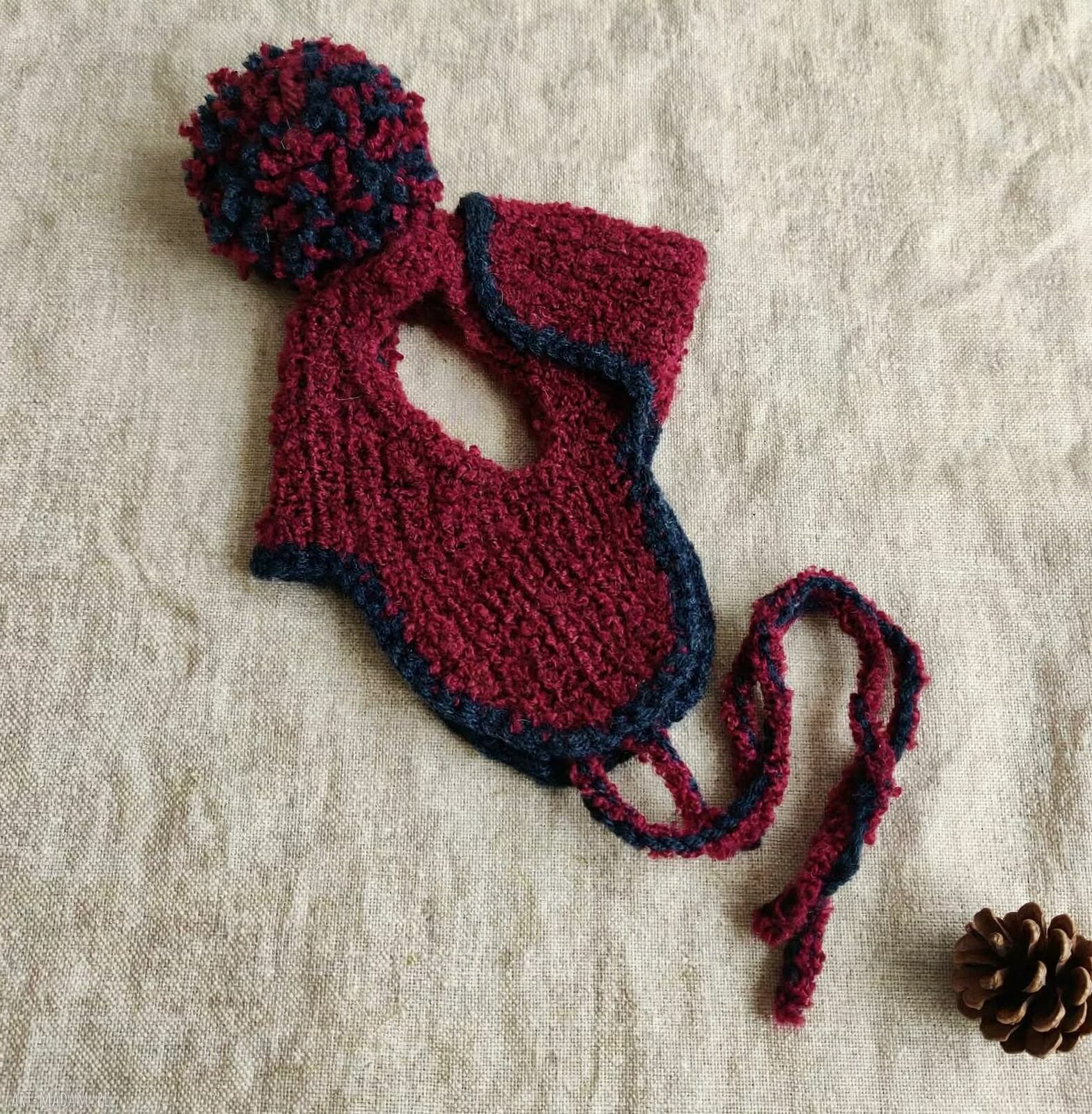 Czapka uszanka dla psa Kieł i Pompon - bordowe ubranko handmade