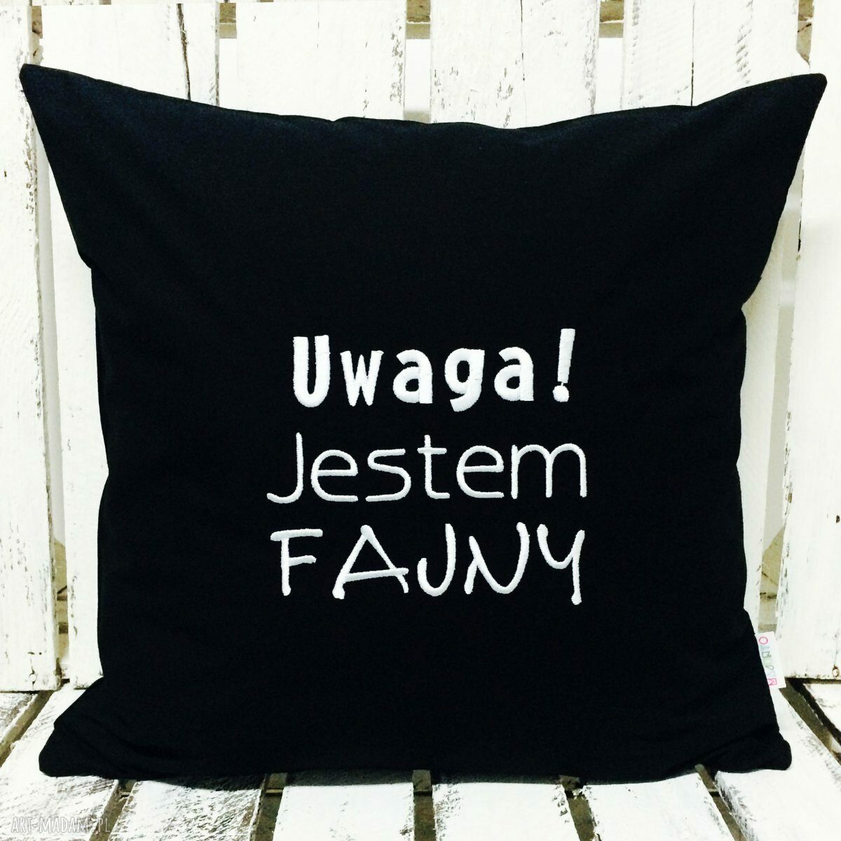 Poduszka z haftem 40x40 cm „Uwaga jestem fajny”