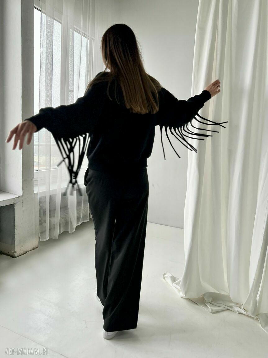 Verona - czarna bluza boho z frędzlami (oversize)