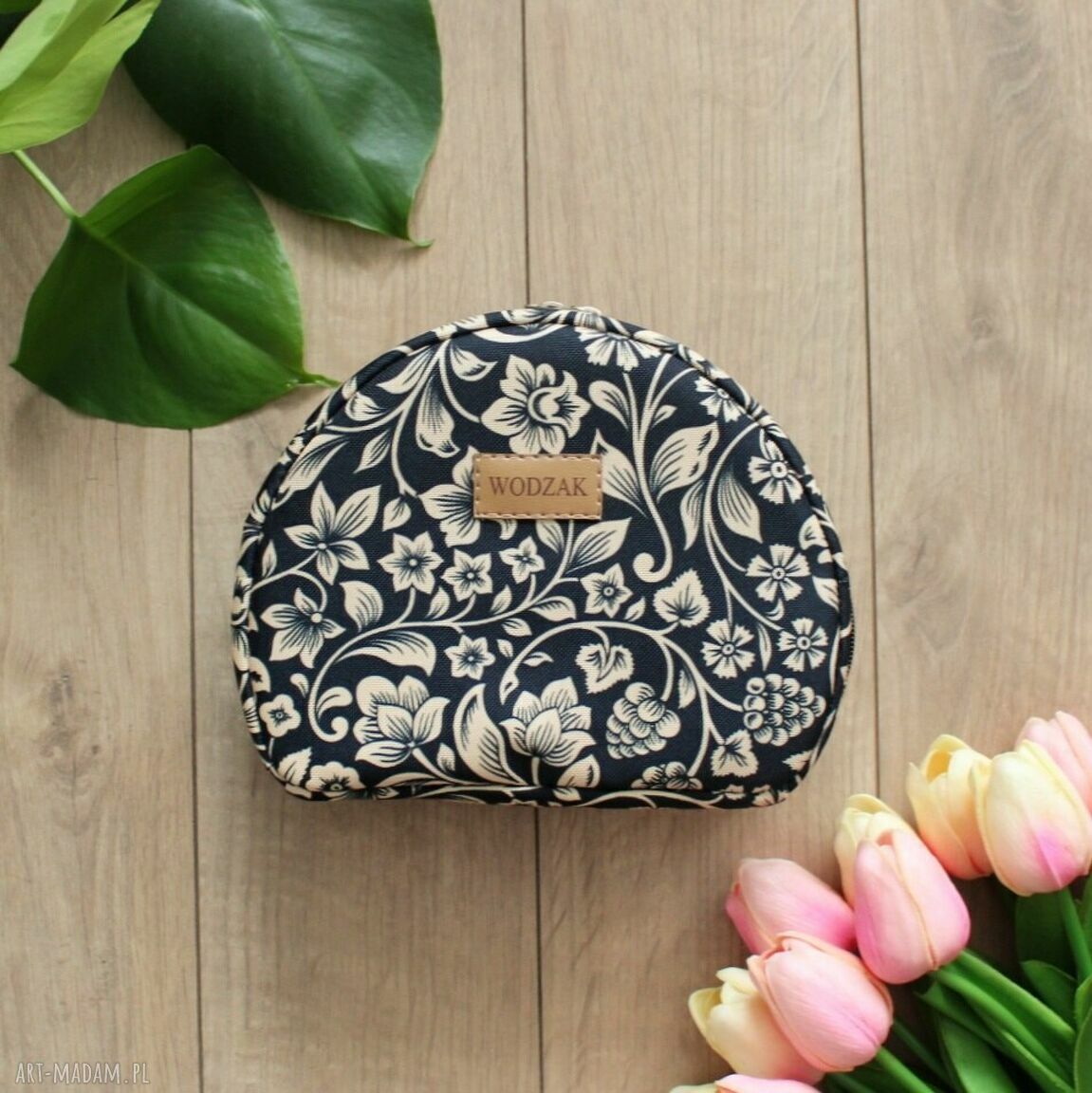 kosmetyczki: Kosmetyczka półksiężyc w złote kwiaty Ręczne wykonanie