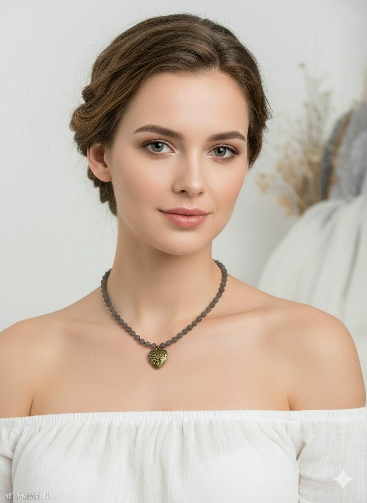 Naszyjnik vintage z ażurowym sercem i matowym jadeitem - elegancja retro