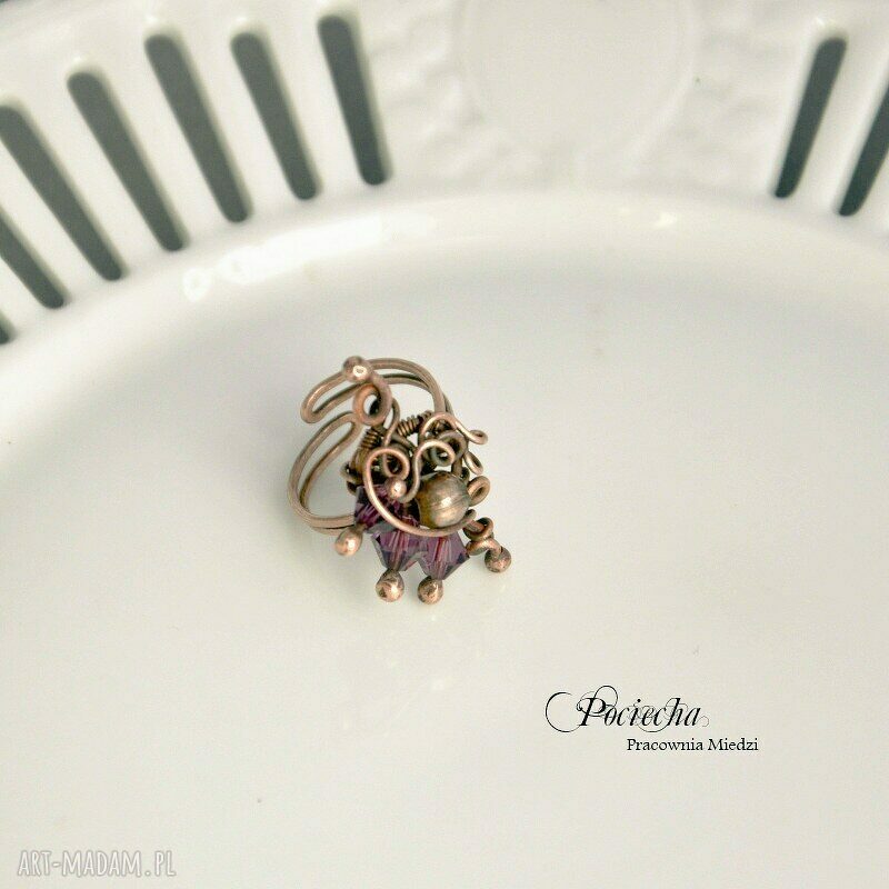 Violet - duży pierścionek z miedzi z kryształkami Swarovski w stylu retro