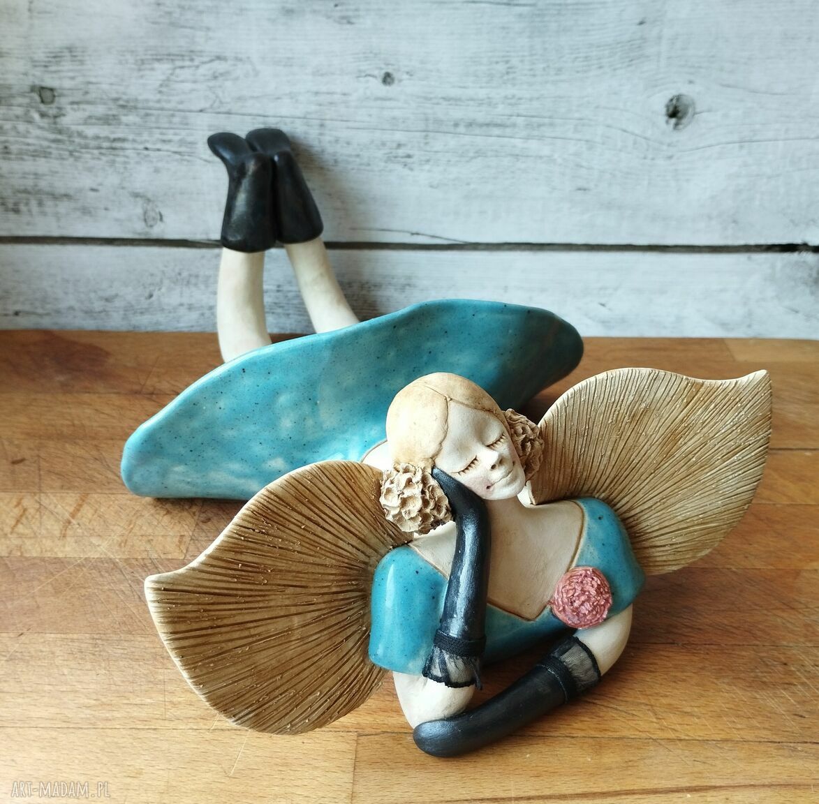 Anioł w błękitnej sukience z kwiatuszkiem - ceramika handmade