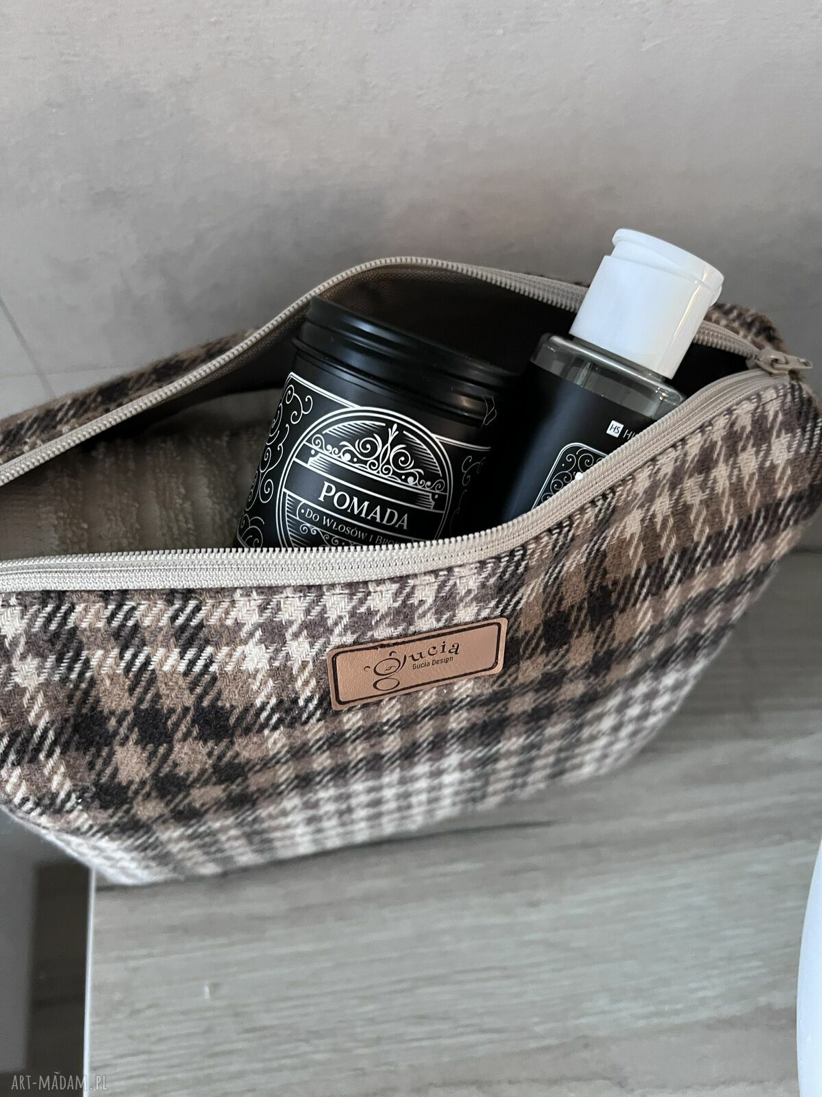 Ręcznie szyta kosmetyczka w klasyczną kratę - elegancki styl vintage