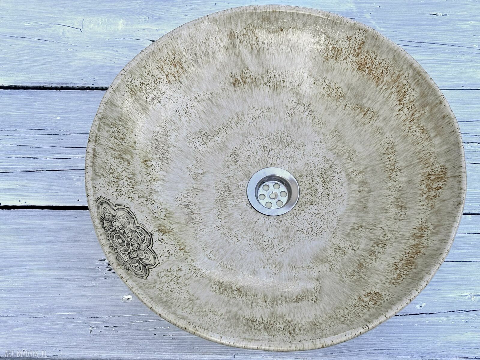 Umywalka w koronce z charakterem gliny - handmade ceramika do Twojej łazienki
