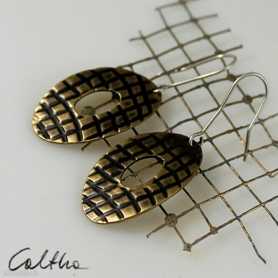 Kolczyki w kratkę z mosiądzu - wiszące OOAK (ok. 5 cm)