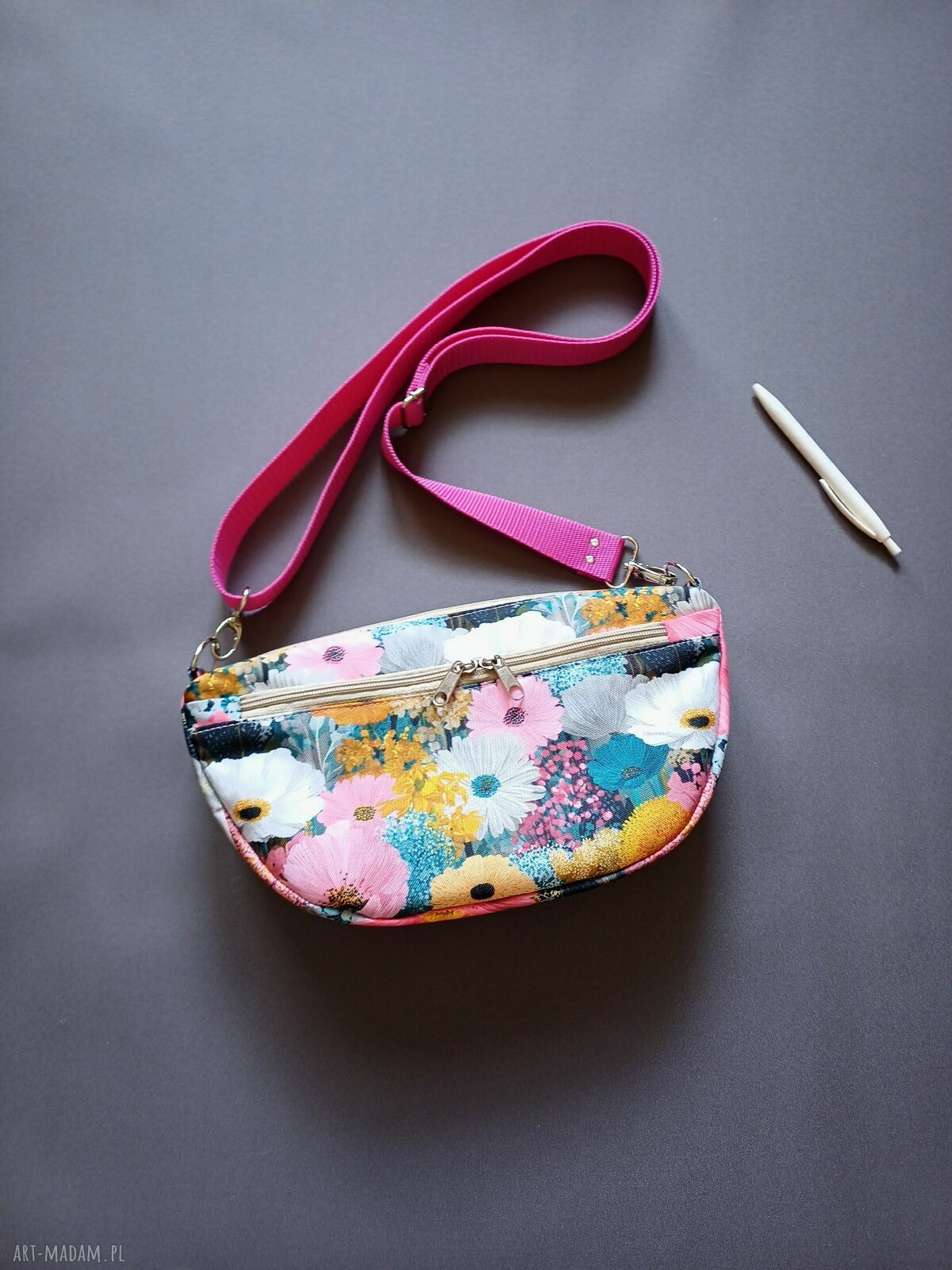 Torebka w kwiaty na ramię - pojemna i wodoodporna listonoszka handmade