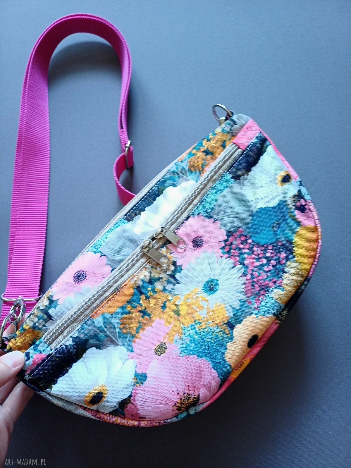 Torebka w kwiaty na ramię - pojemna i wodoodporna listonoszka handmade