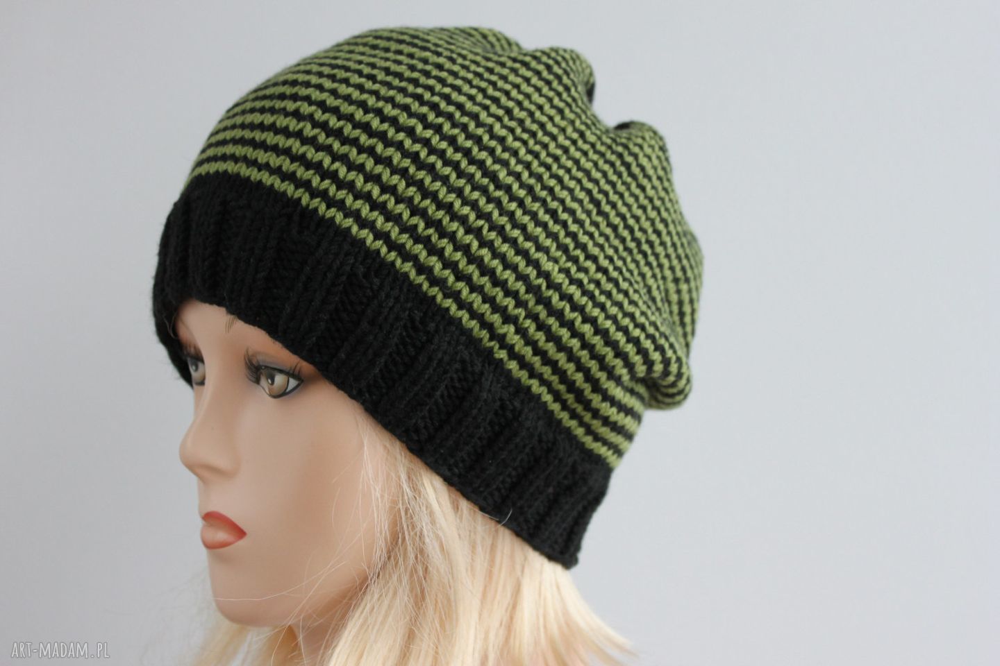 Zimowa czapka w paski khaki i czarny - unisex
