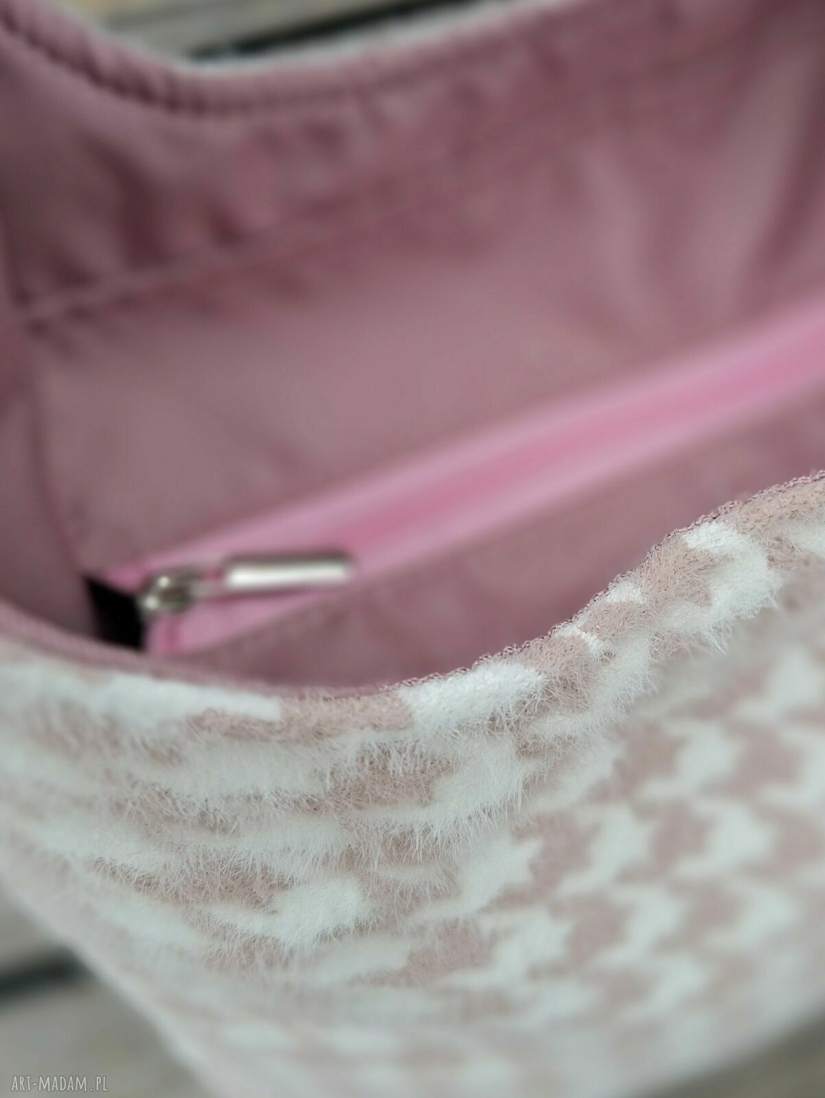 Torba w pepitkę Bonita z grubej tkaniny z meszkiem - różowa na ramię