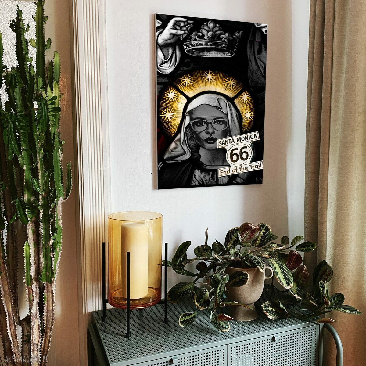 Grafika w ramie Santa Monica - surrealistyczna oprawa 50x70 cm z czarną ramą
