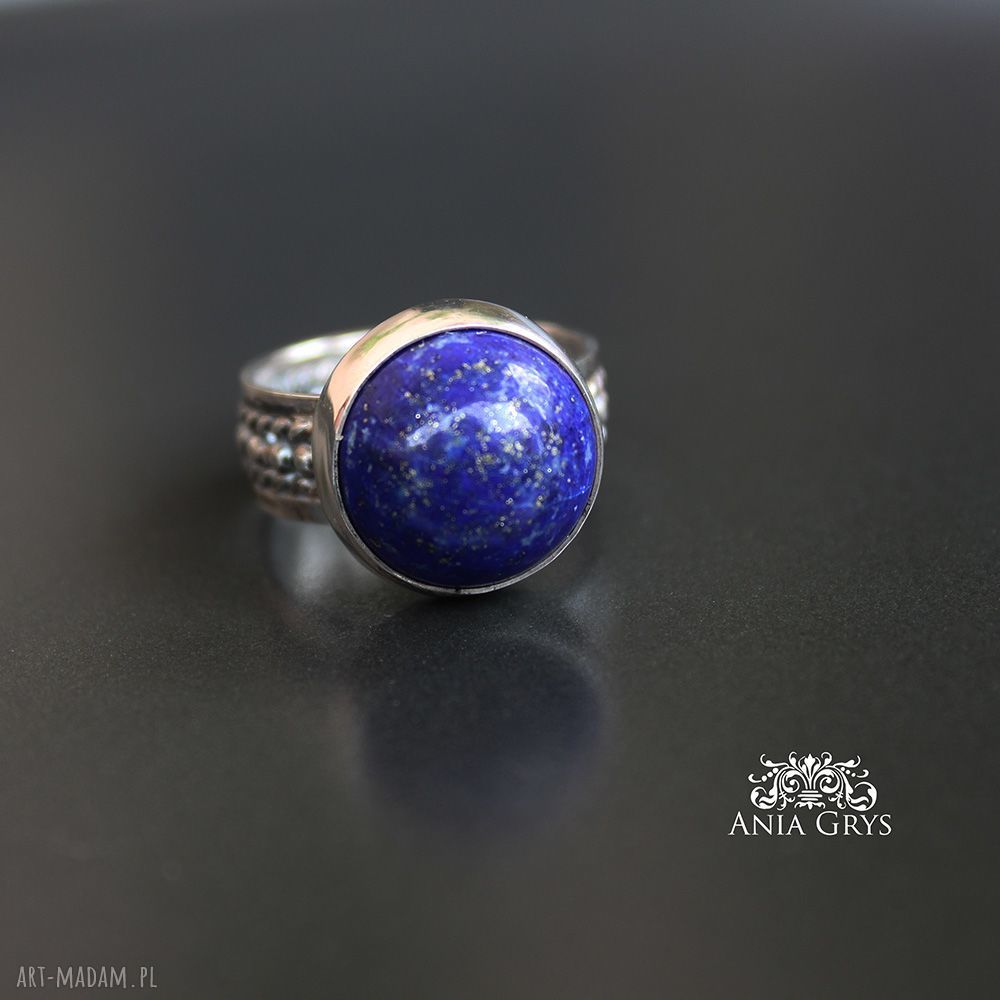 Lapis w srebrnych objęciach - pierścionek z lapisem lazuli w oksydowanym srebrze
