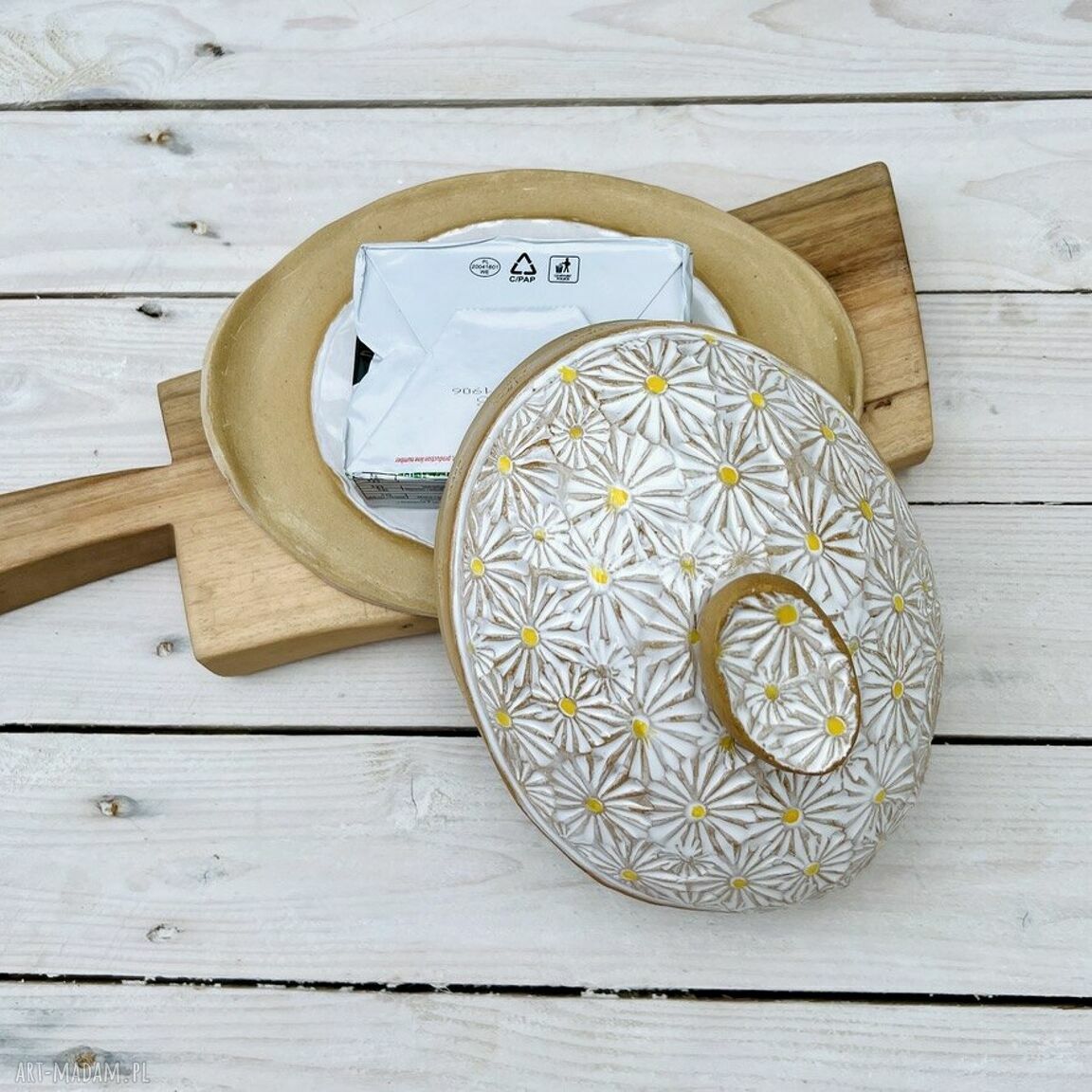 Maselnica w stokrotki - ceramiczna maselniczka z pokrywką
