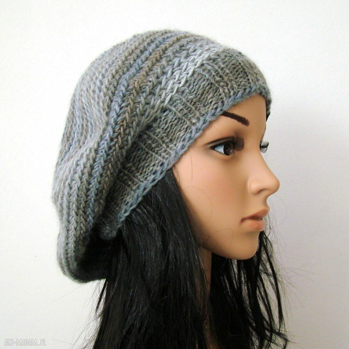 beret w szarościach
