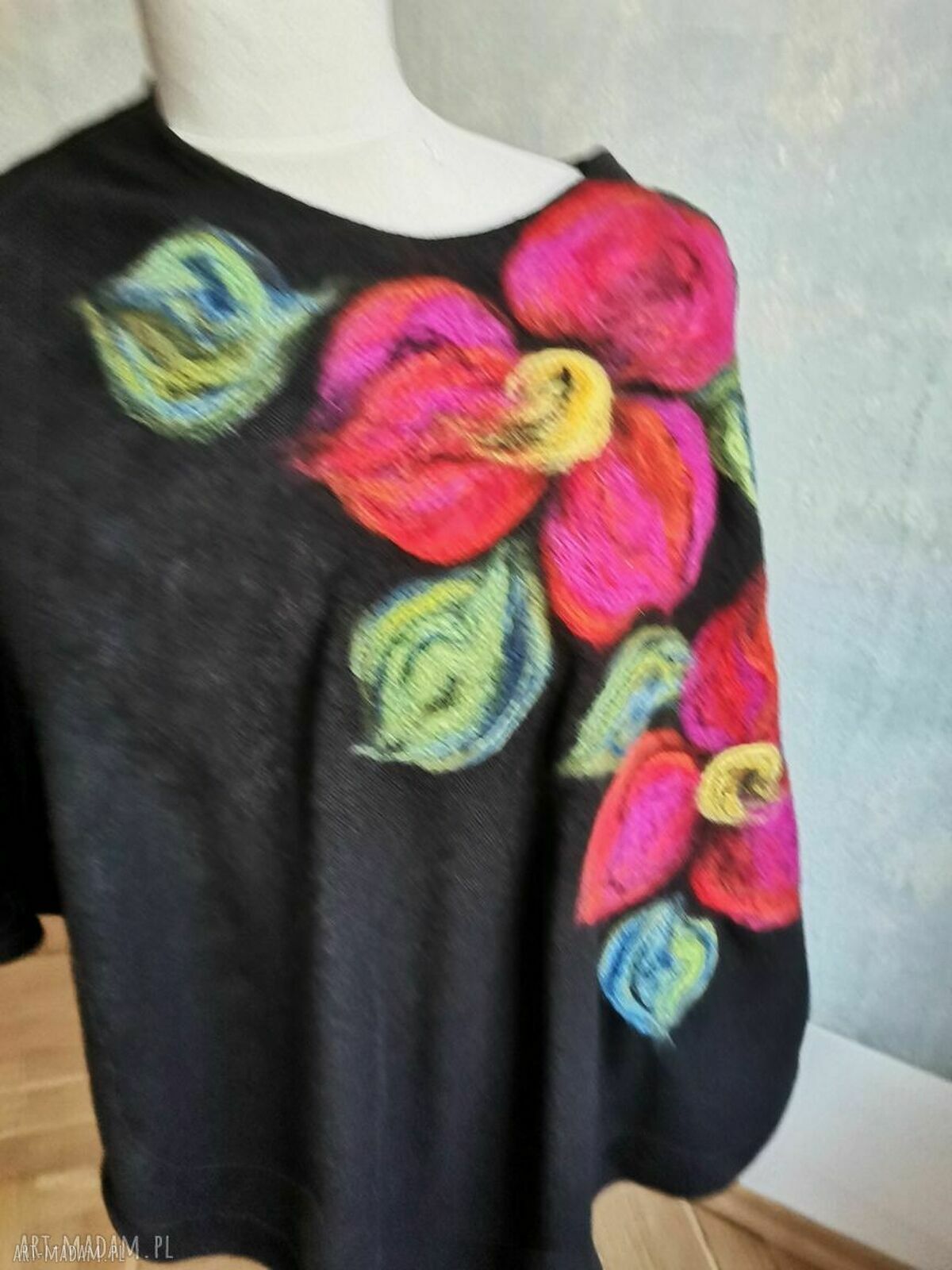 Poncho damskie folk Frida - czarne, filcowa aplikacja, uniwersalny rozmiar