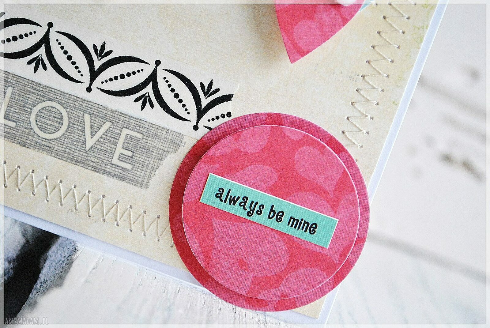 Kartka walentynkowa handmade w stylu scrapbookingu 13 x 13 cm