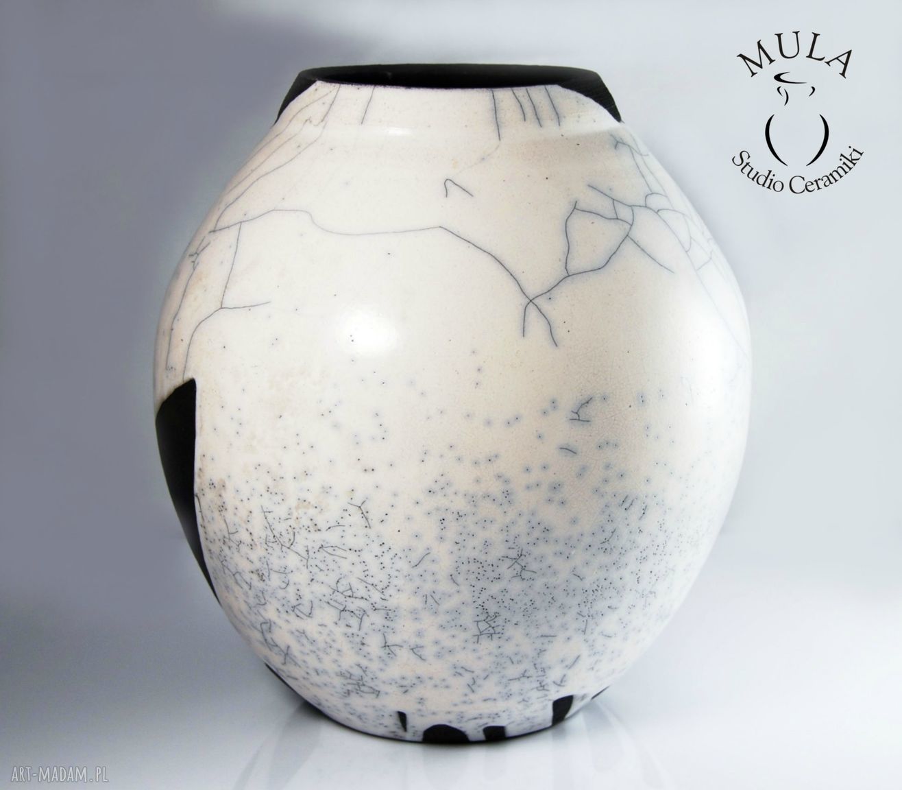 Wazon biało-czarny RAKU z efektem krakle - 18 cm