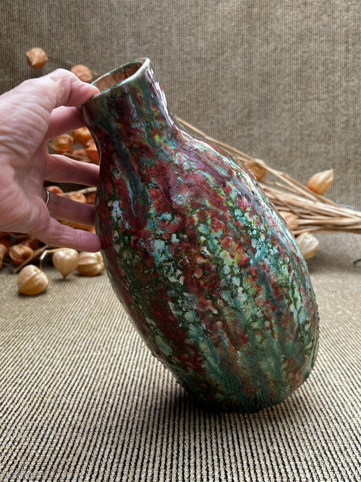 Kolorowy wazon butla ceramiczna - ręcznie wykonana dekoracja