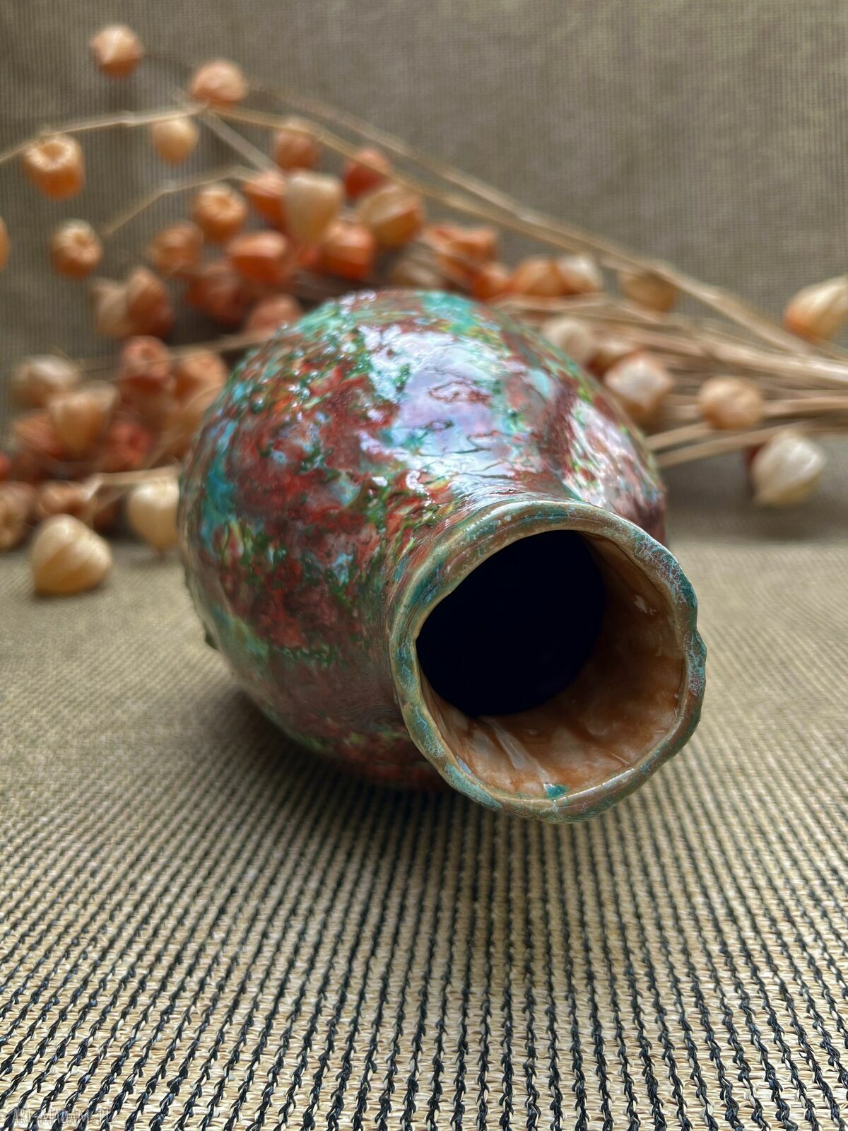 Kolorowy wazon butla ceramiczna - ręcznie wykonana dekoracja