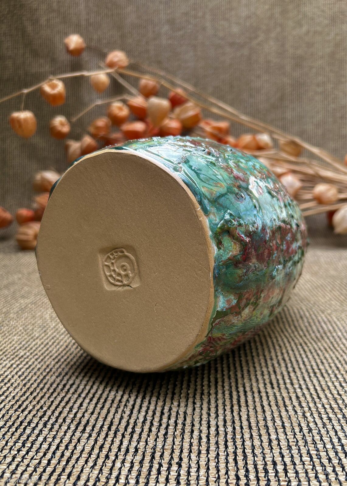 Kolorowy wazon butla ceramiczna - ręcznie wykonana dekoracja