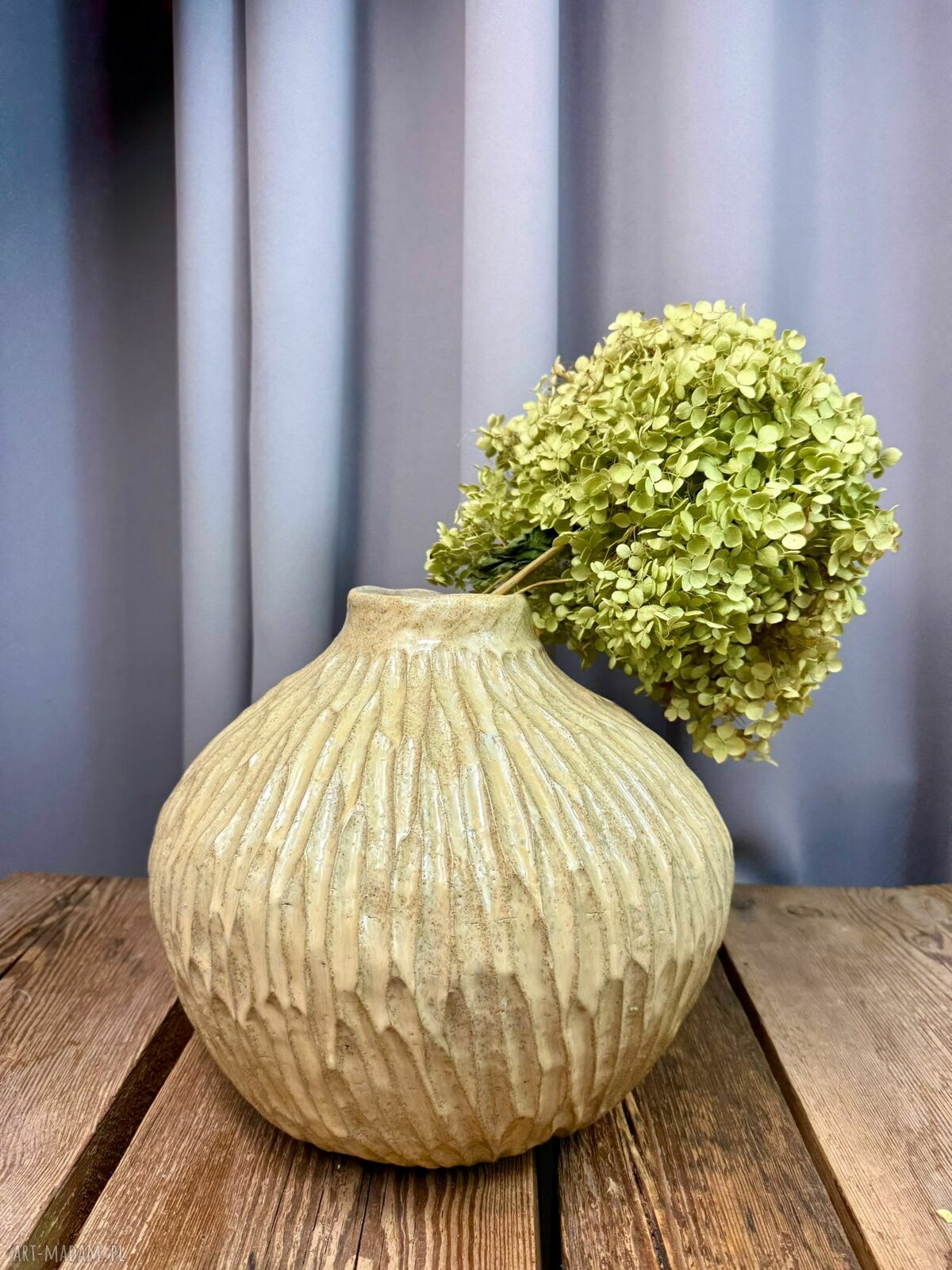 Wazon ceramiczny „Deep Lines” - unikatowa ceramika rzeźbiona