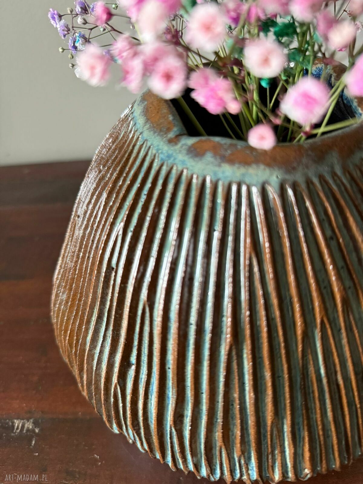 Wazon ceramiczny „Deep Lines” - ręcznie rzeźbione linie i szkliwo granatowe