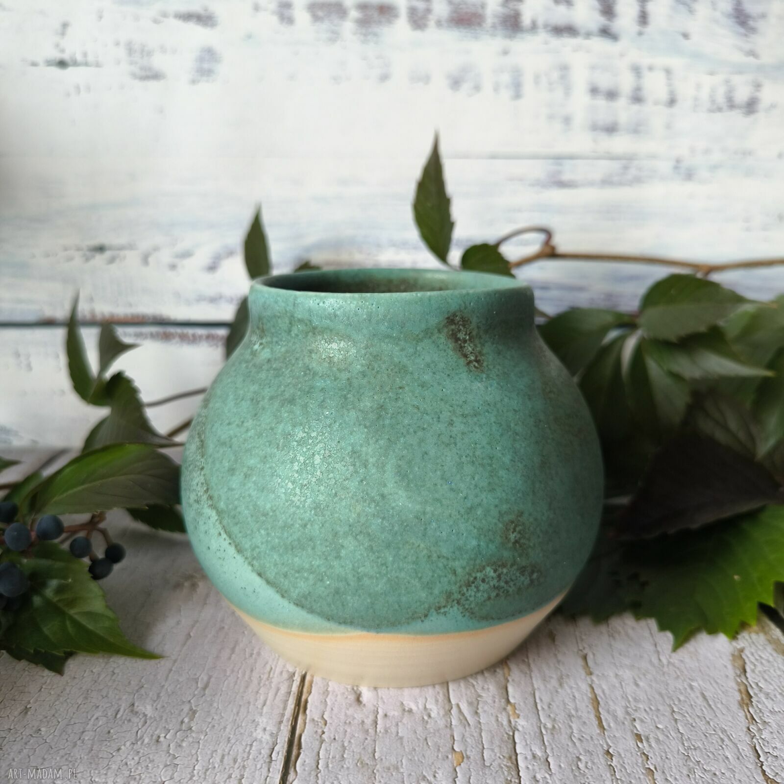 Ręcznie wykonany ceramiczny wazon w odcieniu turkusu
