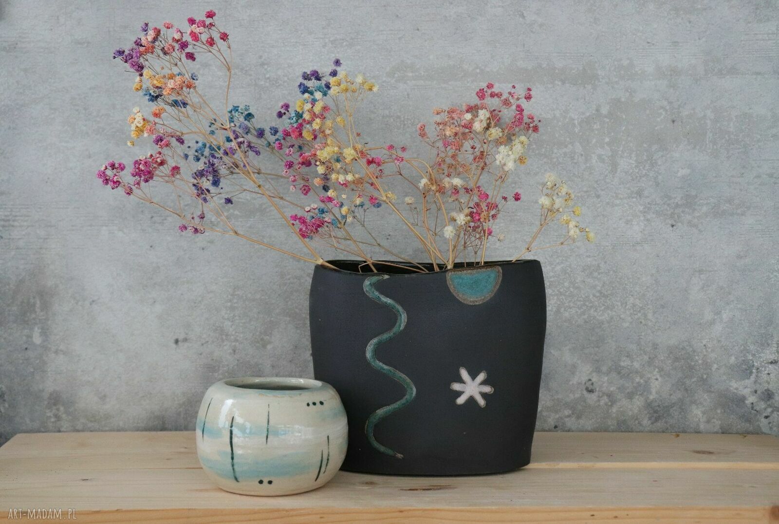 Wazon ceramiczny Otuliny w czerni - ręcznie wykonany prezent do Twojego wnętrza