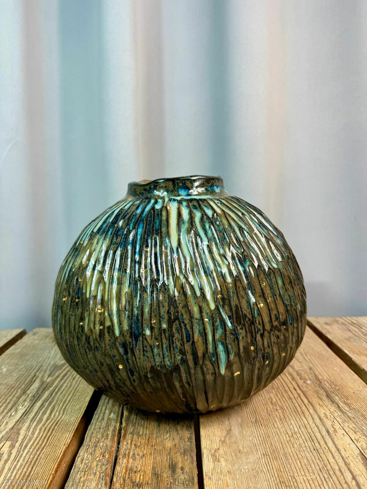 Wazon ceramiczny 'Deep Lines' - ręcznie rzeźbiony unikat