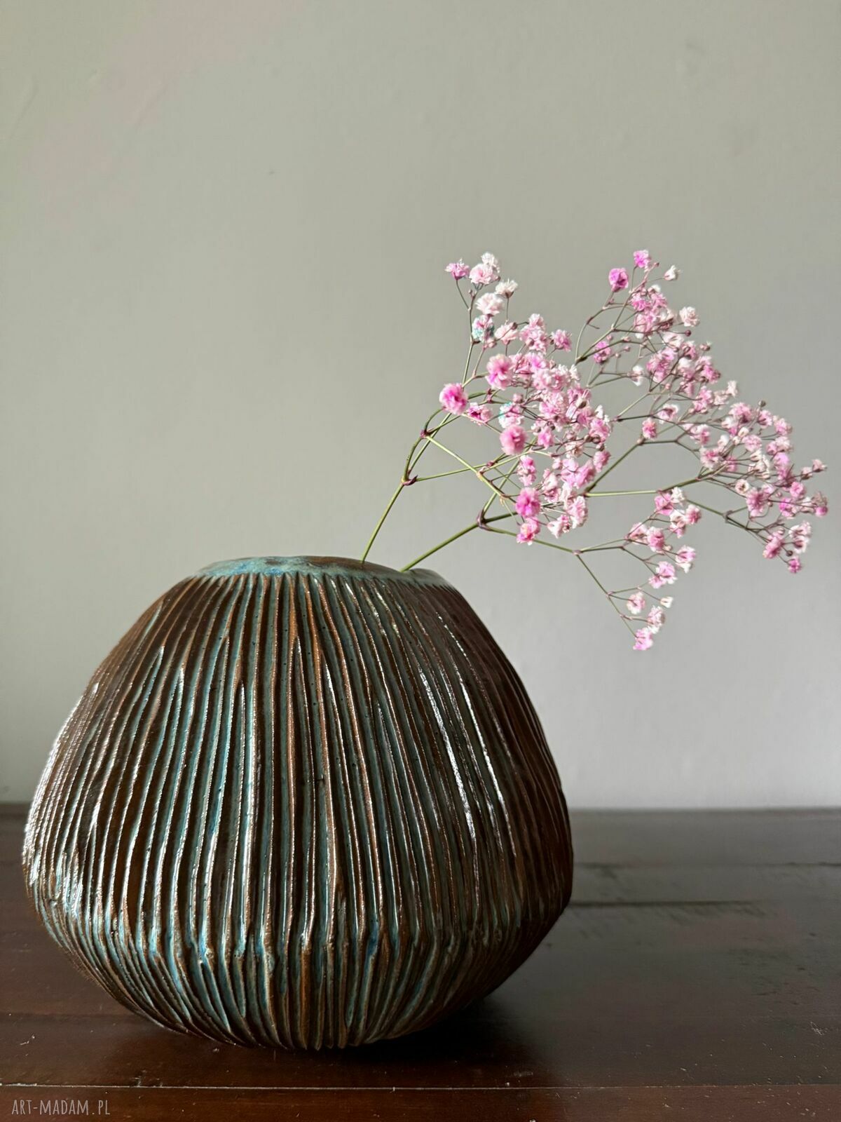 Wazon ceramiczny „Deep Lines” - ręcznie rzeźbione linie i szkliwo granatowe