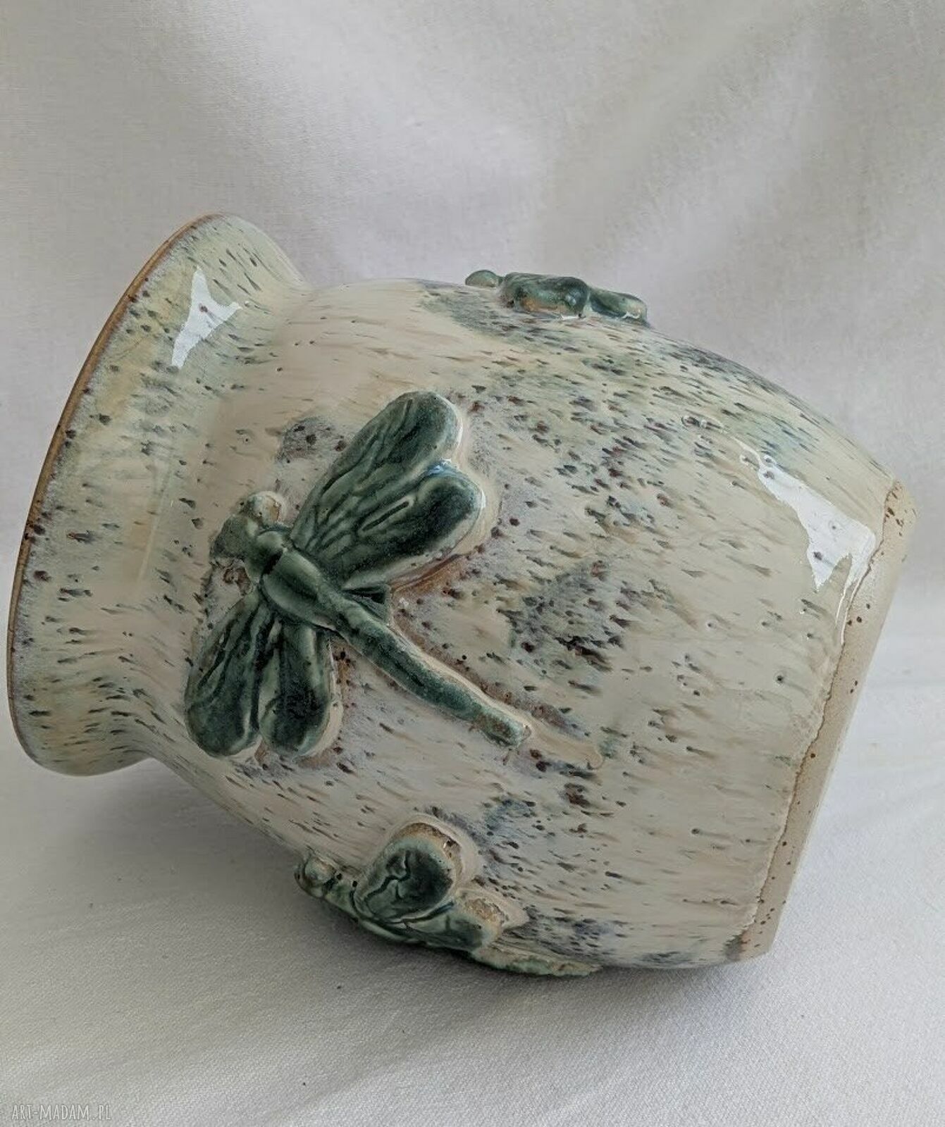Ceramiczny wazon z ważką - wyjątkowa ozdoba domu