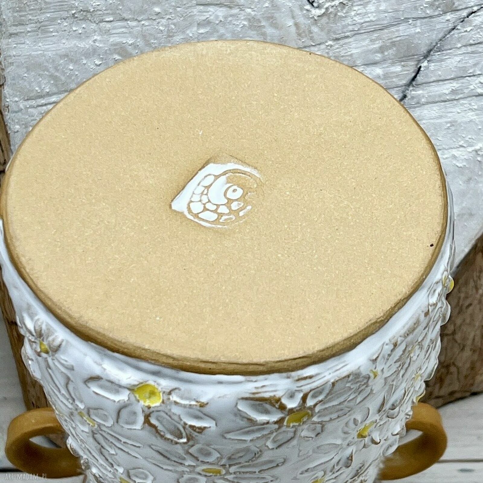 Wazon ceramiczny z uszkami w margerytki - ręcznie wykonany