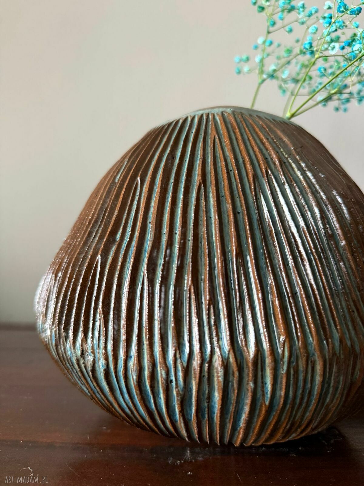Wazon ceramiczny „Deep Lines” - ręcznie rzeźbione linie i szkliwo granatowe
