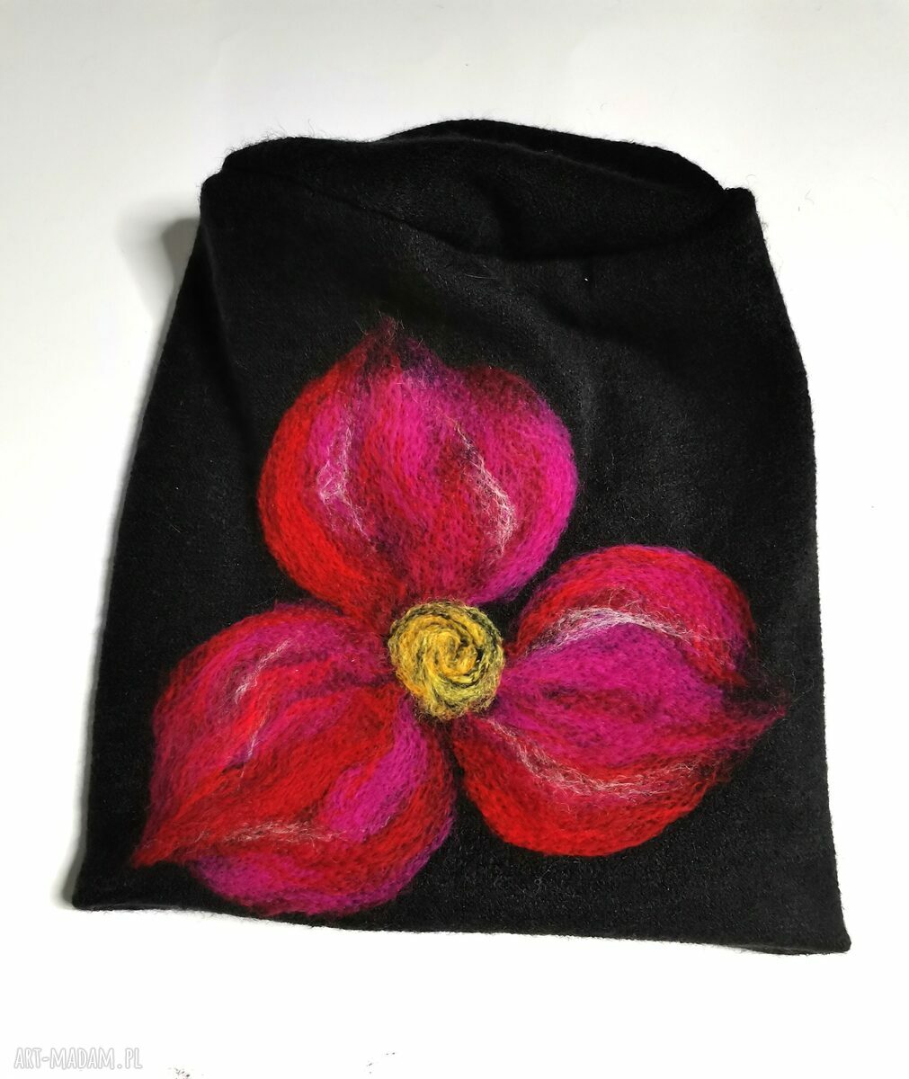 Czapka wełniana filcowana zimowa handmade w kwiaty na podszewce